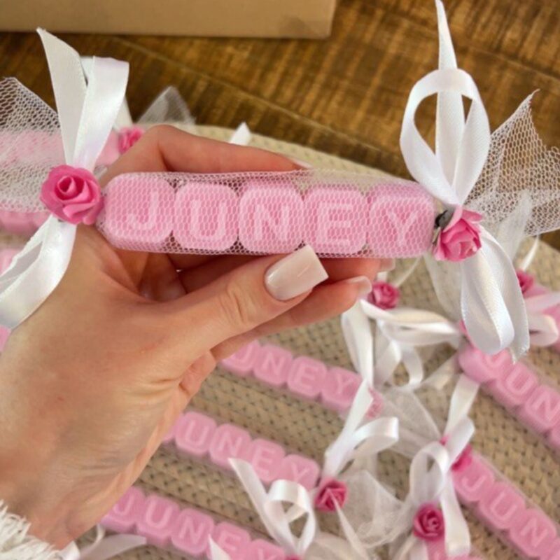 Baby Naam zeepje Juney in het roze met roosjes