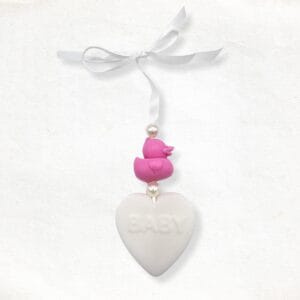 Baby met eend zeepketting