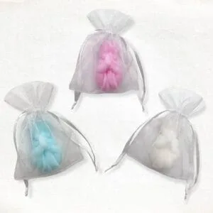 Baby met luier zeepje in een organza zakje