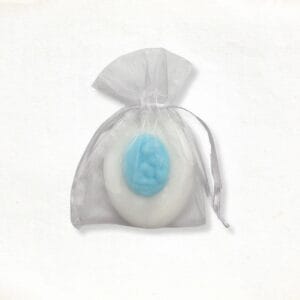 Engelen gastenzeepje in een wit organza zakje