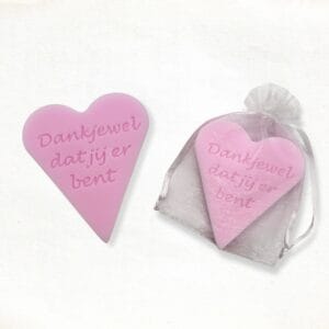 Large heart with text "Dankjewel dat jij er bent" soap in pink