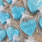 Groot hart met tekst It's a boy zeepje in een wit organza zakje