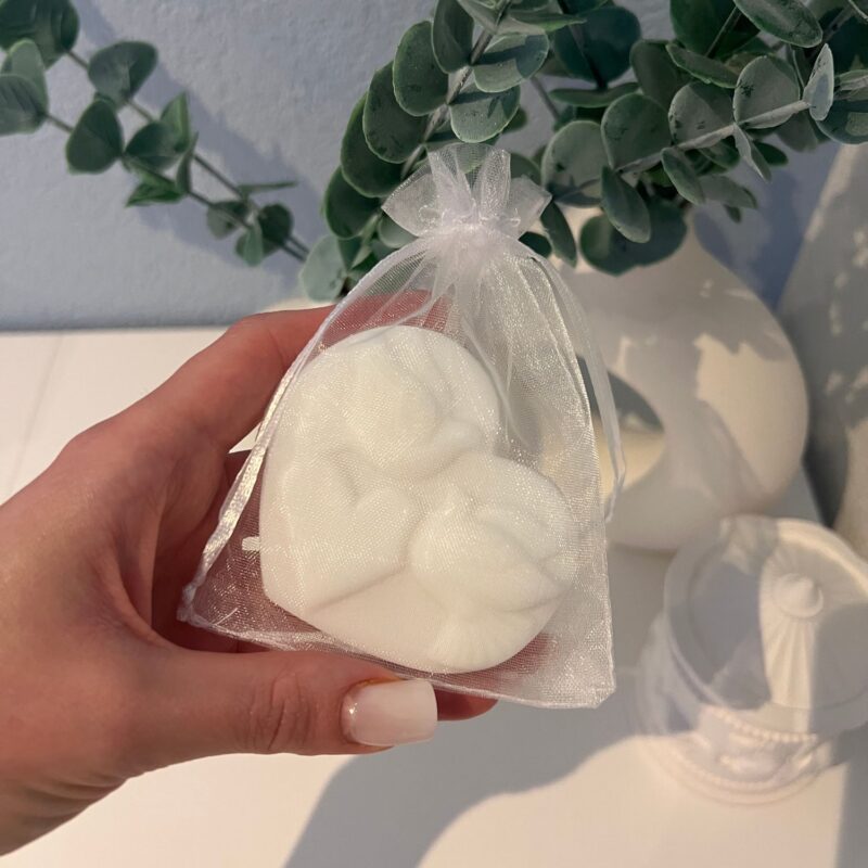 Hart met duiven zeepje in een wit organza zakje