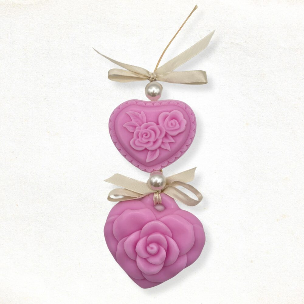 Harten met bloemen zeepketting in roze