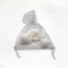 Kat met muis zeepje in een wit organza zakje