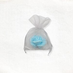 Romantic roosje in een organza zakje
