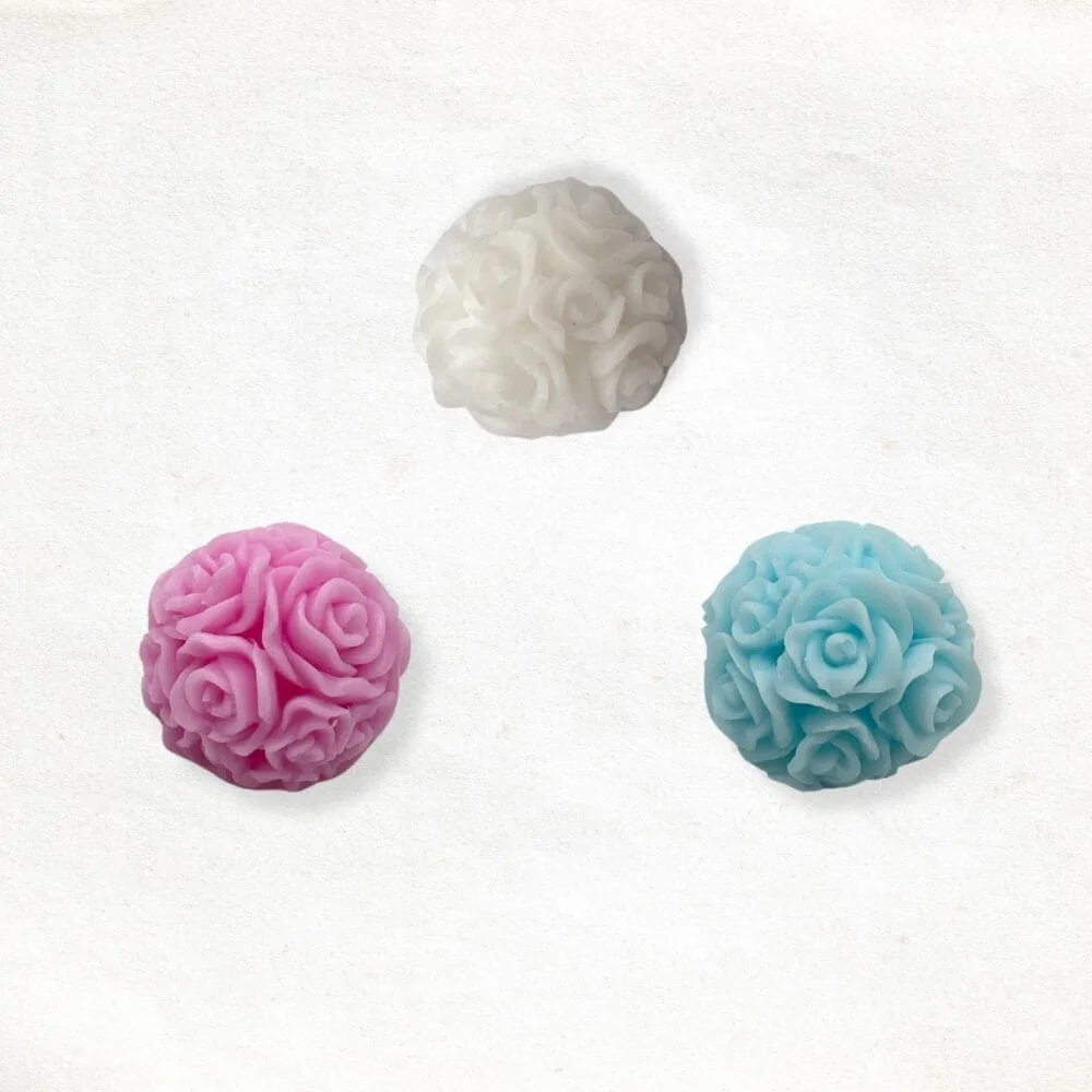 Rozenbol zeepje in wit roze en blauw