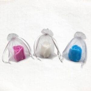 Rozenknop zeepje in een organza zakje