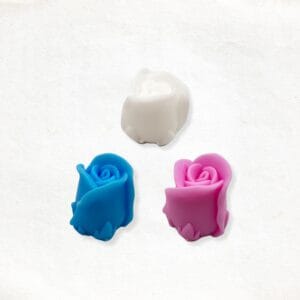 Rozenknop zeepje in roze, wit en blauw