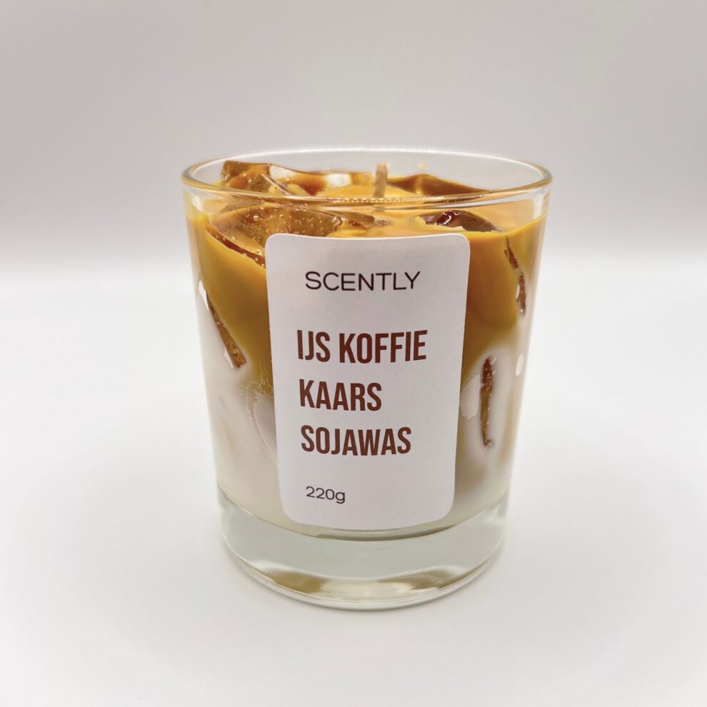 Ijskoffie kaars in wit en bruin Ijskoffie kaars in wit en bruin