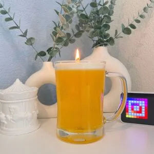 Brandende bier kaars van Scently