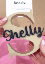 3D Naambordje met letter Shelly