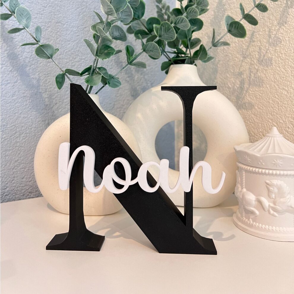 3D baby naambordje noah zwart met decoratie